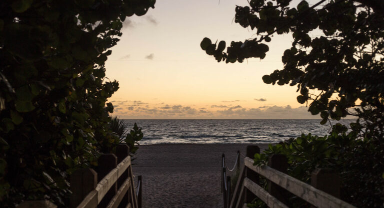 Pourquoi les plages de Floride sont-elles aussi mal éclairées la nuit?