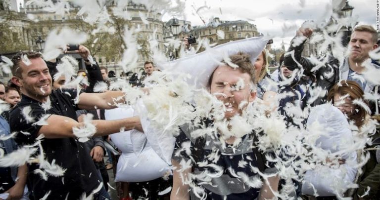 Une "Pillow Fight" pour se défouler à Los Angeles