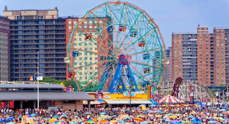 Coney Island rouvre ses portes le 8 avril