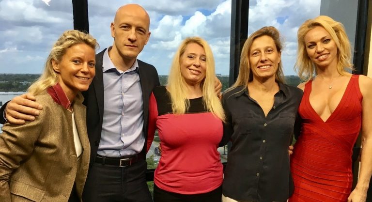 « Le Peignoir aux Alouettes » du théâtre 100% francophone à Miami