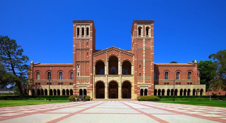 Comment s'accréditer pour enseigner dans les écoles publiques de Californie