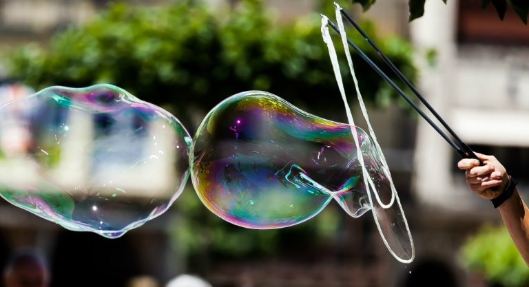Une bataille de bulles à Washington Square Park