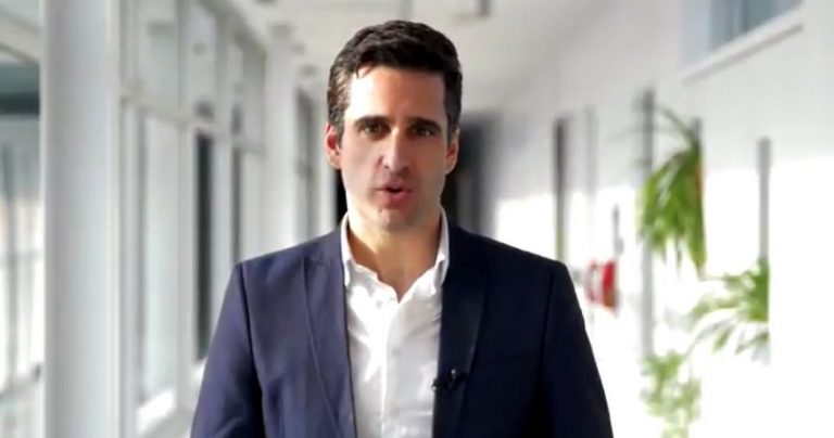 Législatives: le candidat du PS Yan Chantrel de passage à Berkeley