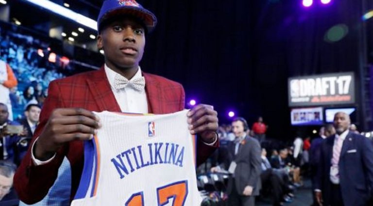 Le Français Frank Ntilikina rejoint les Knicks