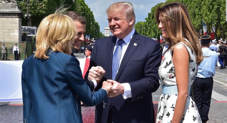 Donald Trump: Macron "adore me tenir la main"