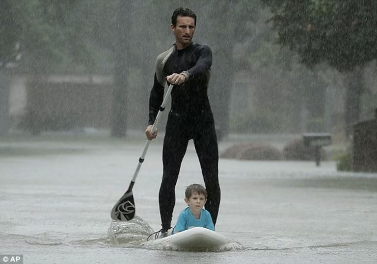 Alexandre Jourde, le sauveteur en "paddle board" de Houston