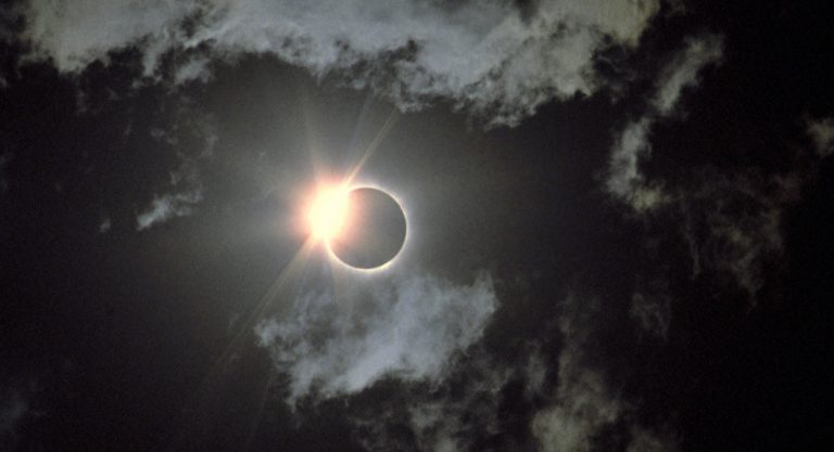 Où observer l'éclipse solaire à Los Angeles ?