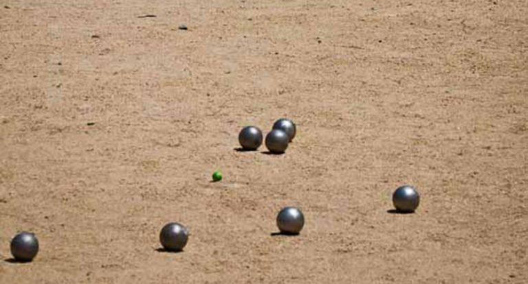 Un tournoi de pétanque entre francophones à San Francisco