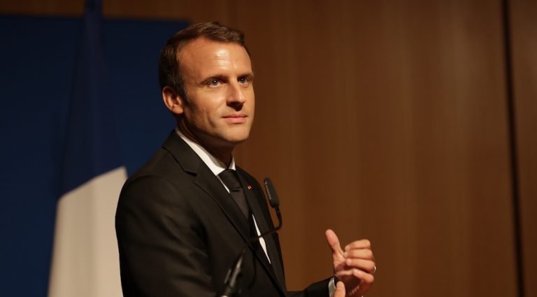 À New York, Emmanuel Macron en VRP du bilinguisme (devant Patti Smith)