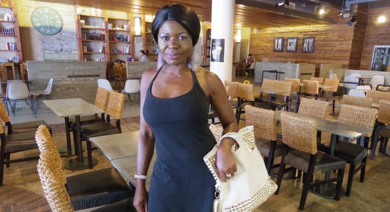 Louise Mbella, la "Frenchy" qui aide les sans-abris de Los Angeles