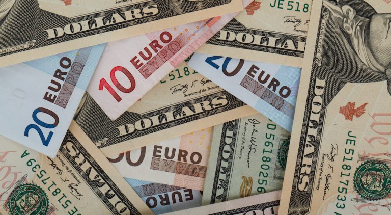 Aux Etats-Unis, la hausse de l'euro face au dollar fait des heureux et des inquiets