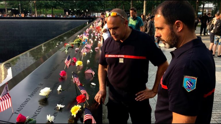 11-Septembre à New York: l'hommage de deux pompiers français