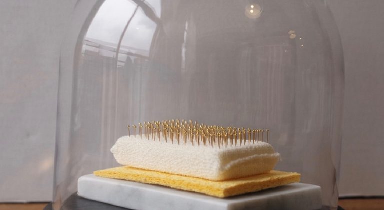 Les brosses sacrées d'Anne Mourier à Invisible Dog