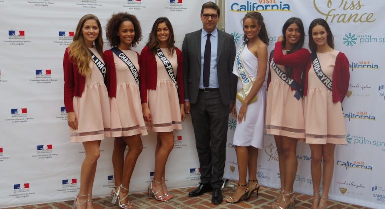 Avant le défilé, les candidates à Miss France à l'heure californienne