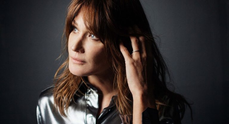 Carla Bruni va murmurer à l'oreille du public de Los Angeles