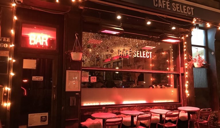 Derrière la cuisine, un speakeasy qui sent bon la fondue