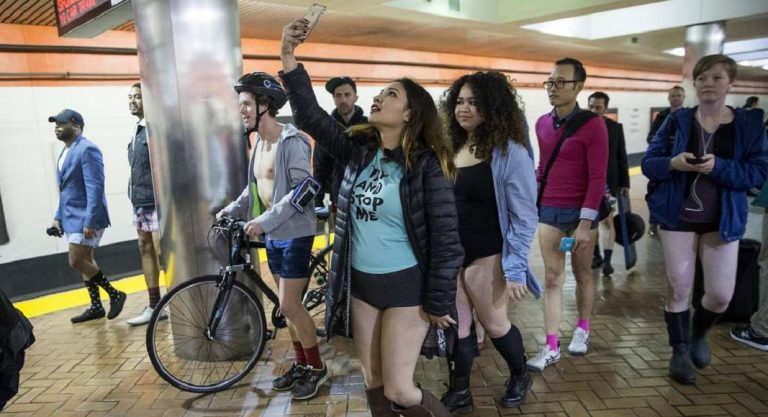 No Pants Subway Ride à San Francisco: oserez-vous sortir sans pantalon?