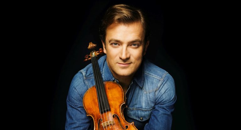 Le violoniste Renaud Capuçon joue avec le LA Philharmonic