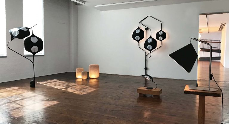 Un studio de design français revisite les lampes Akari au Noguchi Museum