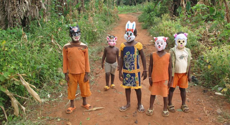 "Colorful Line", les voyages surprenants de Pascale Marthine Tayou