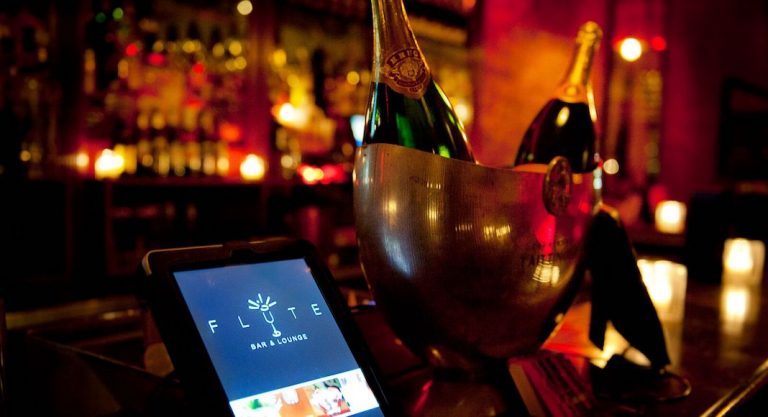 Flûte Beekman : du champagne et des lettres à Turtle Bay