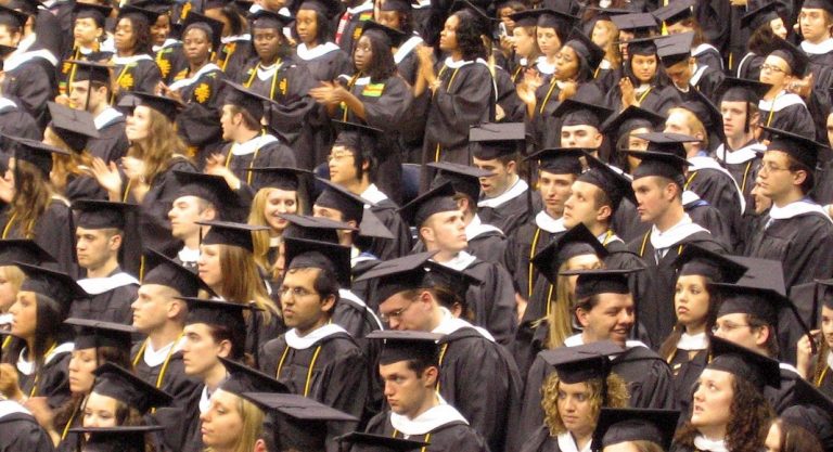 Ces Français diplômés aux Etats-Unis cherchent un job. Et c'est dur.