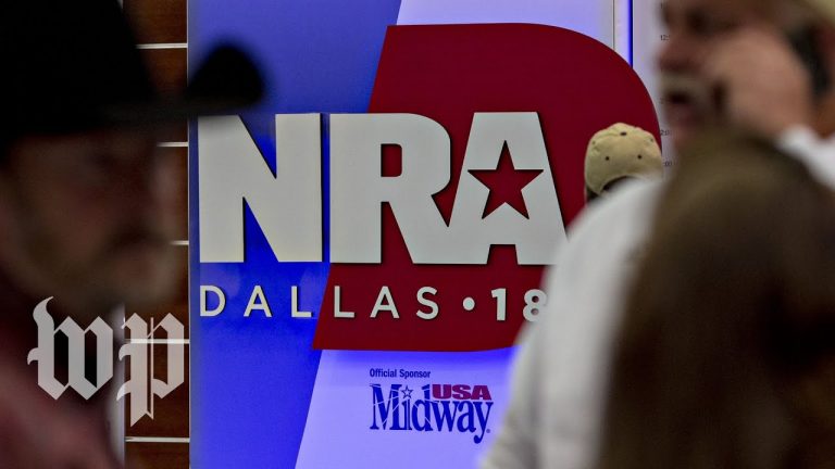 Limiter les armes à feu ne marche pas. Regardez Paris, dit Trump à la NRA