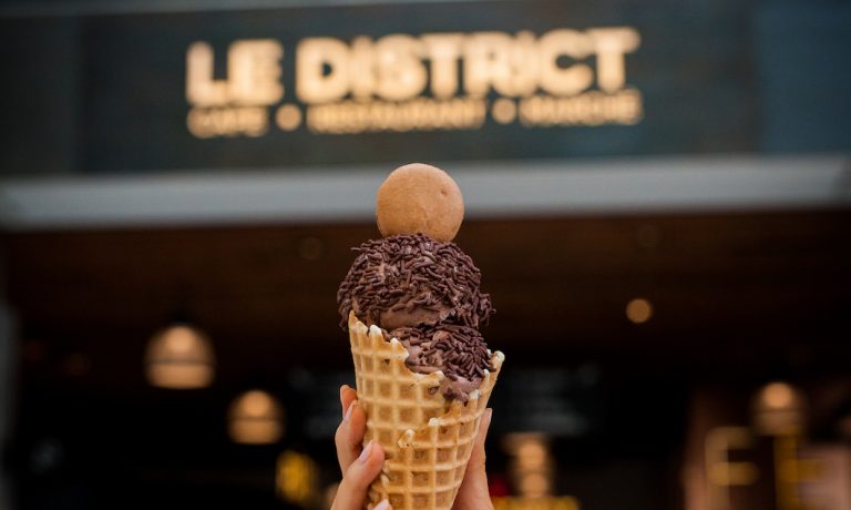 Foot, champagne et glace: un été normal au District