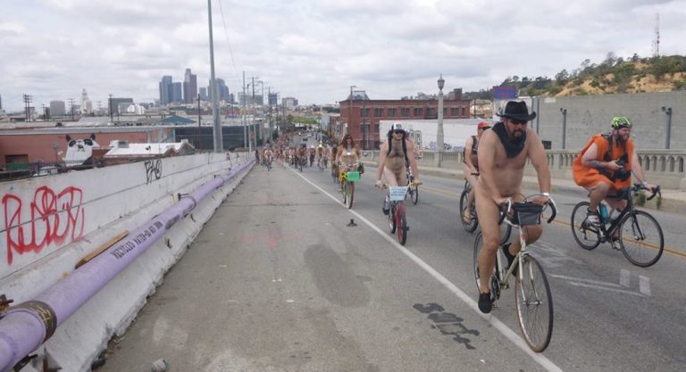 Une balade en vélo tout-nu à Los Angeles