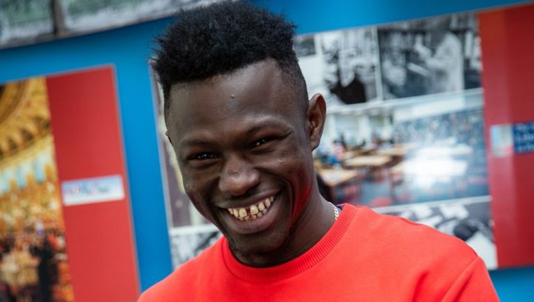 Mamoudou Gassama récompensé pour son héroïsme à Los Angeles