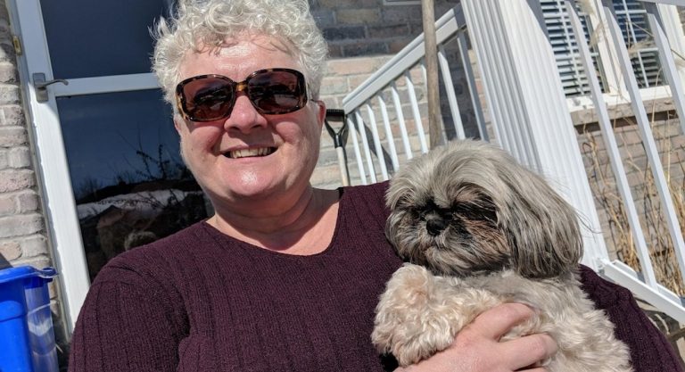 Une retraitée québécoise rejoint le Texas à pied pour la bonne cause