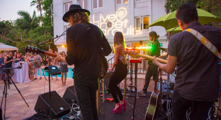 Piscine et musique live au Sunset Marquis de Los Angeles