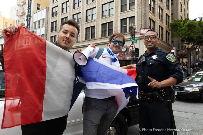 Les Français de San Francisco en bleu-blanc-rouge pour la victoire des Bleus
