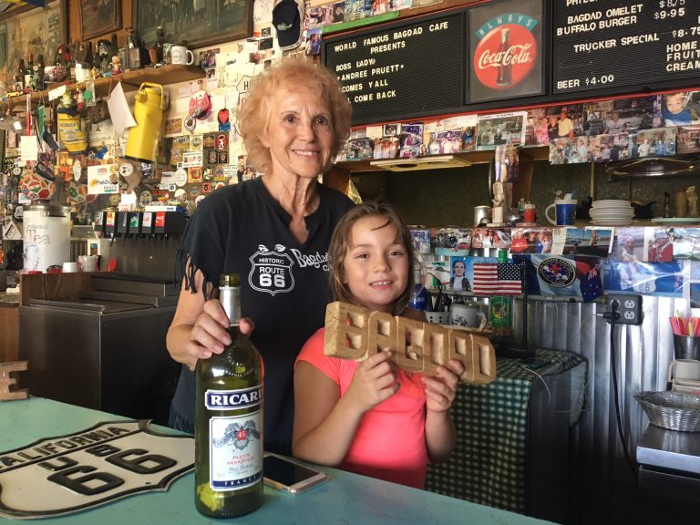 À Bagdad Café (le vrai): "ici, on est en territoire français"
