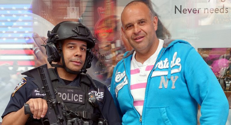 La police de New York racontée par un pompier français dans un livre