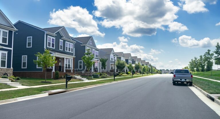 Pourquoi n&rsquo;y a-t-il pas de trottoirs dans certains quartiers aux États-Unis ?