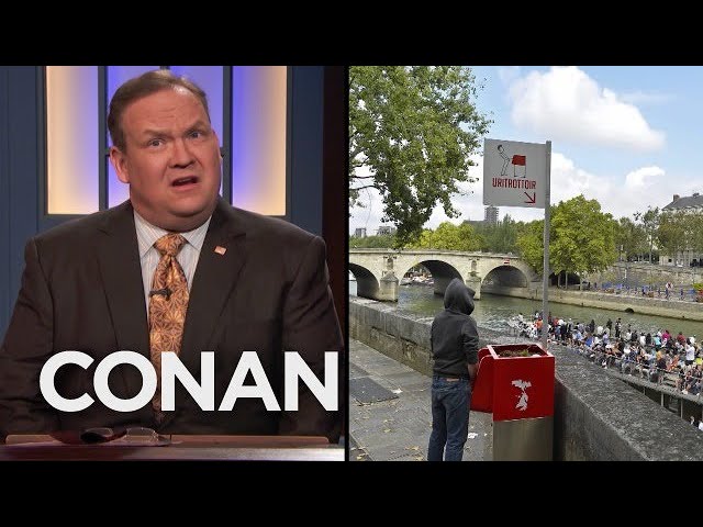 "Conan" se moque des "uritrottoirs" installés à Paris. Forcément.
