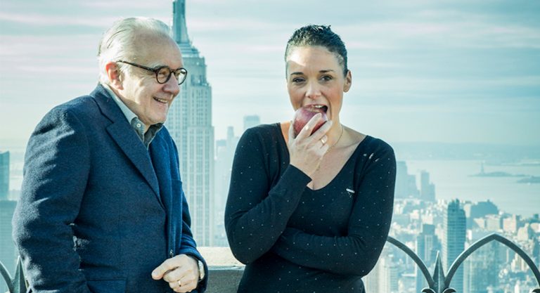 Alain Ducasse et Laëtitia Rouabah en cuisine pour fêter les 10 ans du restaurant Benoît à New York