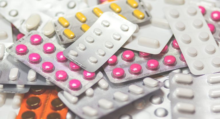 10 médicaments français et leurs équivalents aux États-Unis