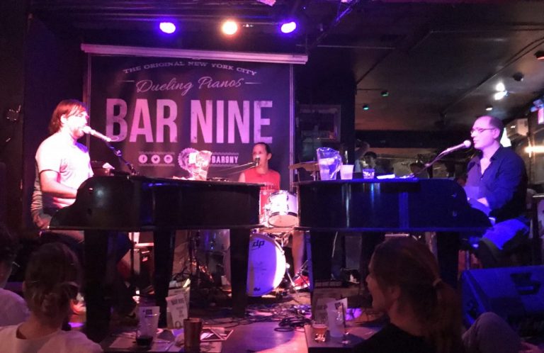 À Bar Nine, des "battles" folles de pianos