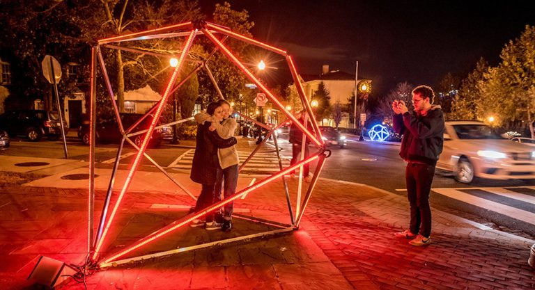 Georgetown Glow: Georgetown remet ses habits de lumière
