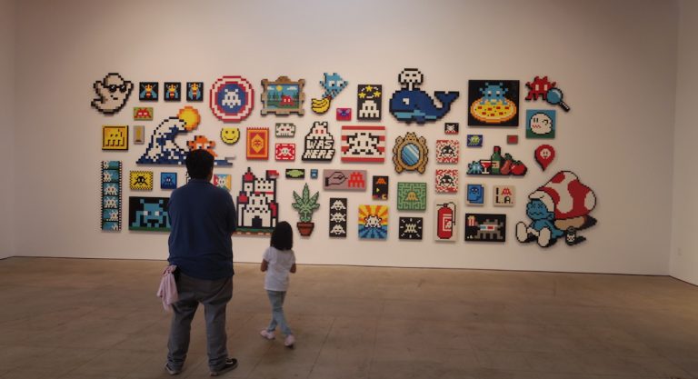 Space Invader poursuit son invasion dans une galerie de Los Angeles
