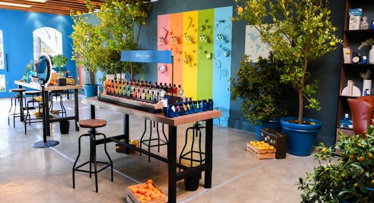 Atelier Cologne ouvre sa "Maison bleue" éphémère à Los Angeles