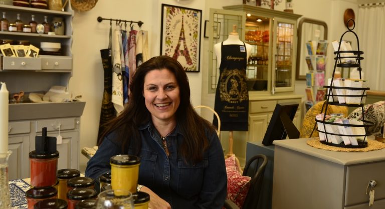 Alexandra Prossaird: coiffeuse en France, décoratrice à Washington