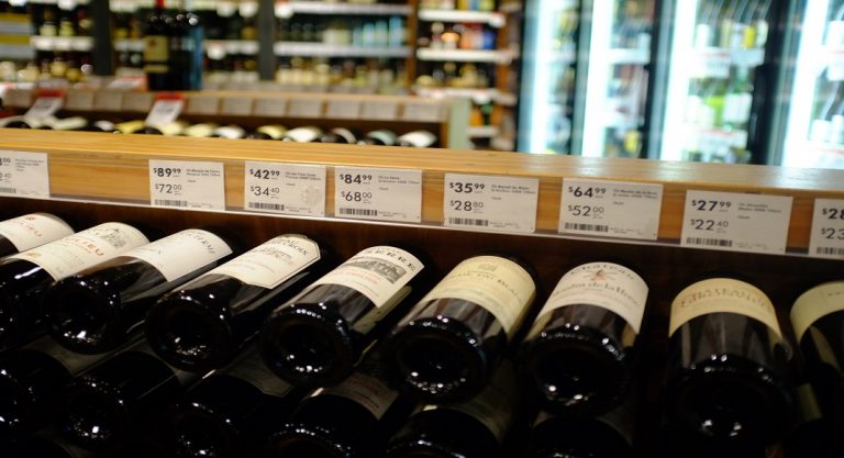 Pourquoi certains Etats interdisent la vente d’alcool dans les supermarchés ?
