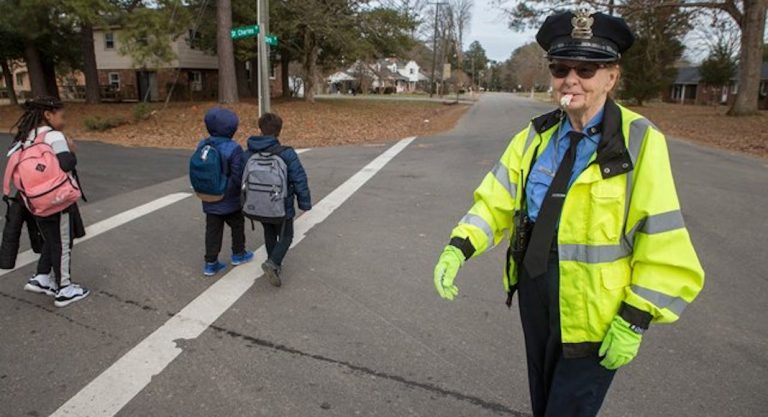 Denise Duesing, 85 ans et policière aux Etats-Unis