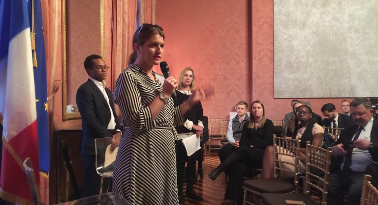 Devant Marlène Schiappa, la classe politique critiquée à New York