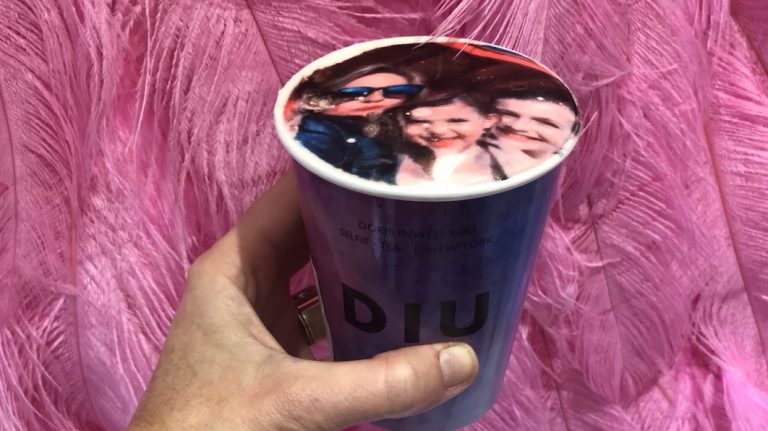 DIU, un nuage de selfie dans votre tasse de thé à New York