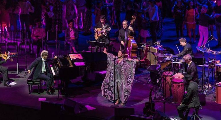 Chantez avec le groupe Pink Martini au Texas