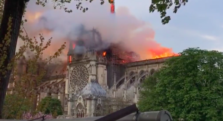 Présidents, religieux, gouverneurs: l'Amérique en émoi face à Notre-Dame